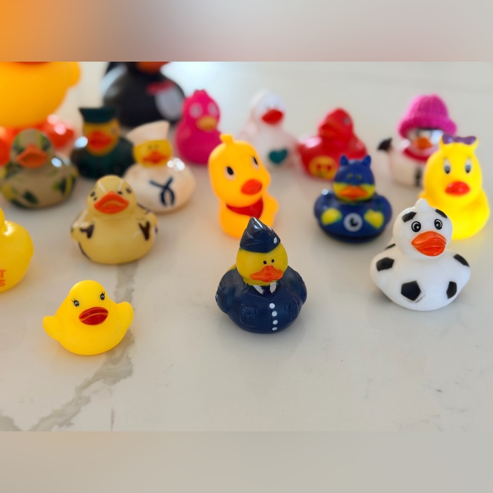 Colorful Rubber Ducks Various Sizes - Picture 4 of 12